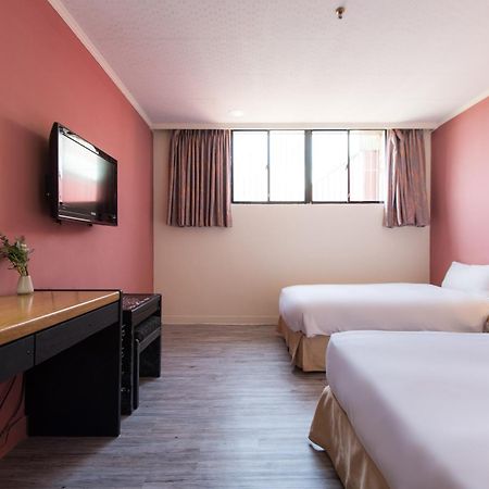 Back Home Hotel Chiayi Extérieur photo