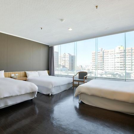 Back Home Hotel Chiayi Extérieur photo