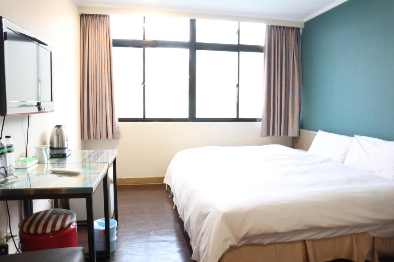 Back Home Hotel Chiayi Extérieur photo