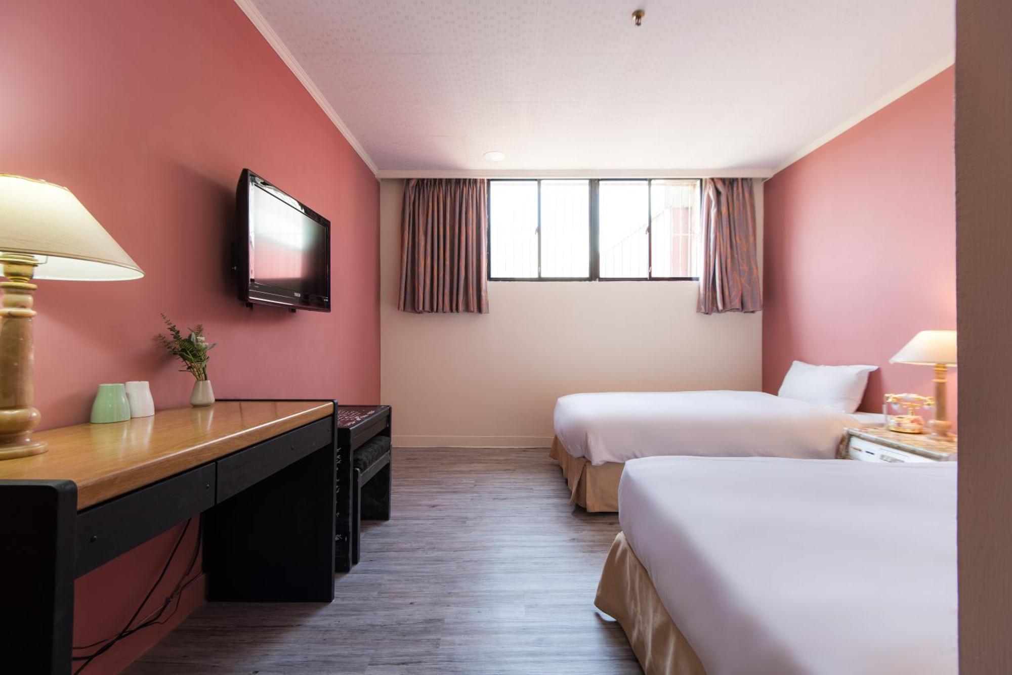 Back Home Hotel Chiayi Extérieur photo