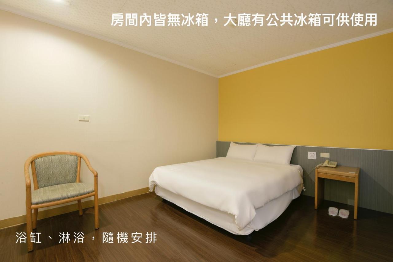 Back Home Hotel Chiayi Extérieur photo