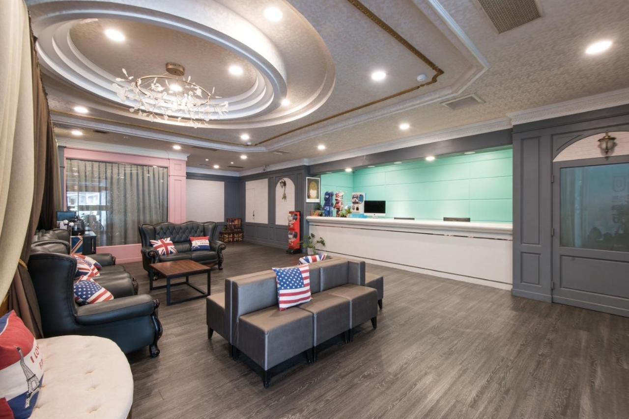 Back Home Hotel Chiayi Extérieur photo