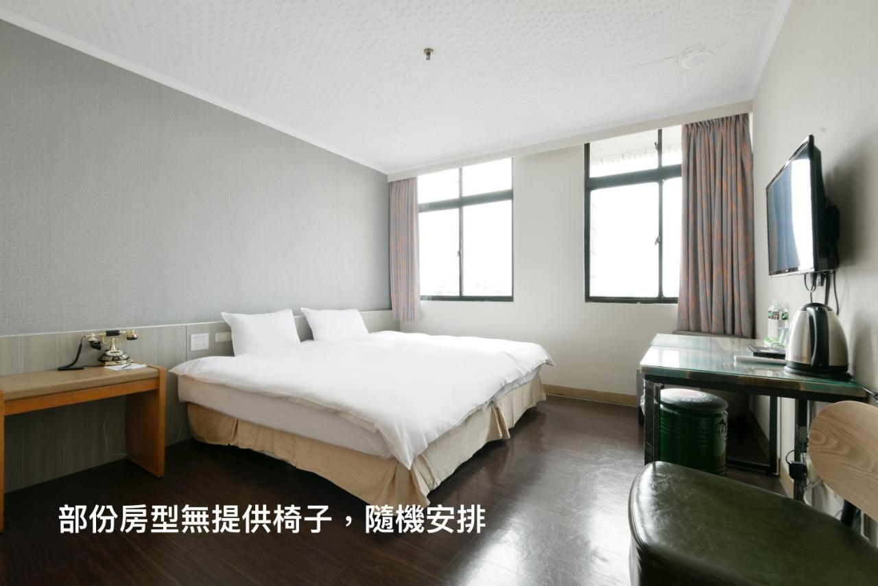 Back Home Hotel Chiayi Extérieur photo