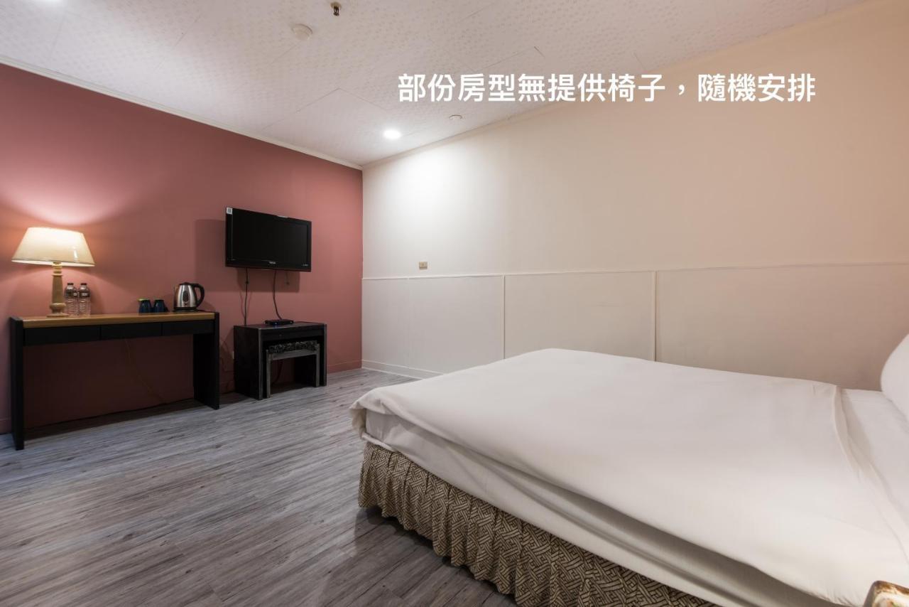 Back Home Hotel Chiayi Extérieur photo
