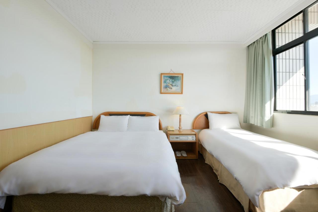 Back Home Hotel Chiayi Extérieur photo