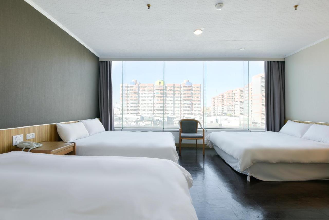 Back Home Hotel Chiayi Extérieur photo