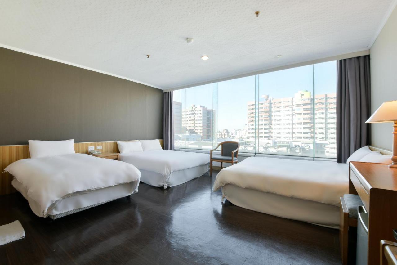 Back Home Hotel Chiayi Extérieur photo