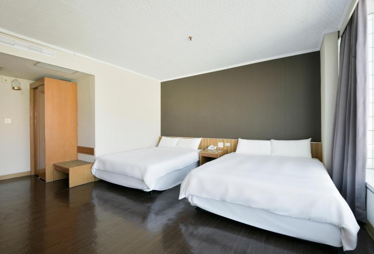 Back Home Hotel Chiayi Extérieur photo