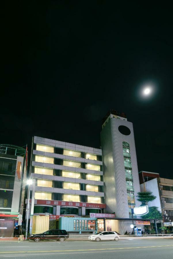 Back Home Hotel Chiayi Extérieur photo